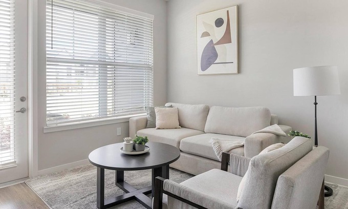 Huntsville Apartment | Landing at Laurel at Dry Creek - 1 Bedroom in E.