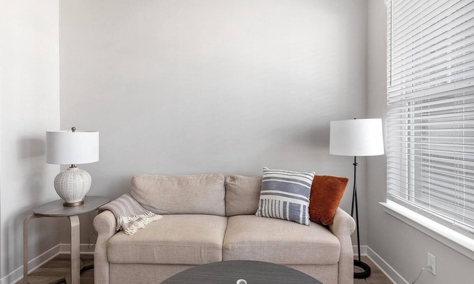 Huntsville Apartment | Landing at Laurel at Dry Creek - 1 Bedroom in E.