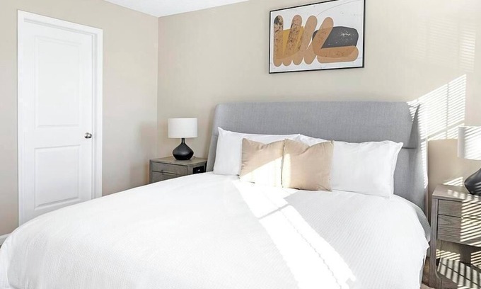 New Albany Apartment | Explore LC New Albany: Pet-Friendly 2 Bedroom Retreat