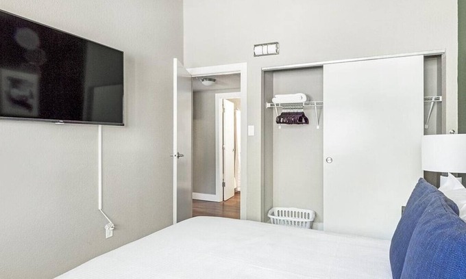 Longmont Apartment | Discover Parkway Flats: Family-Friendly 2 Bedrooms in Longmont