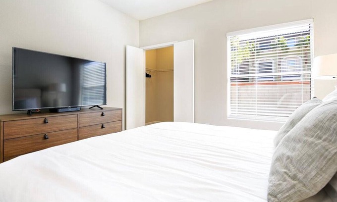 Rhodes Ranch Apartment | Explore Portola on Russell - 1 Bedroom Near Rhodes Ranch