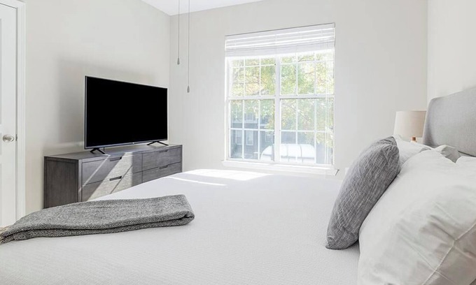 Duluth Apartment | Relax at The Berkeley - 2 Bedroom Retreat in Downtown Duluth