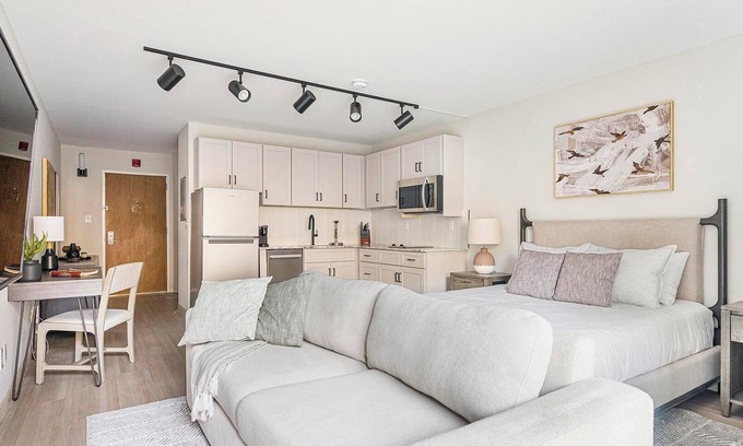 Northeast Raleigh Apartment | Landing at The Harrison - Studio in Northeast R.