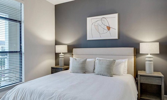 Garland Apartment | Comfortable Stay at The Hendry - 1 Bedroom in Downtown Garland