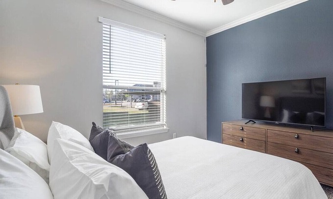 Atascocita Apartment | Discover The Henry at Woodland Hills - 1 Bedroom Getaway