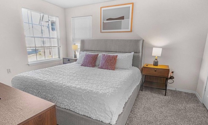 Greenwich Apartment | Discover The Remington Apartments: 1 Bedroom in Wichita