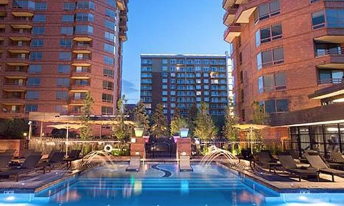 Cherry Creek Apartment | Discover The Seasons of Cherry Creek: 2 Bedrooms & Pool