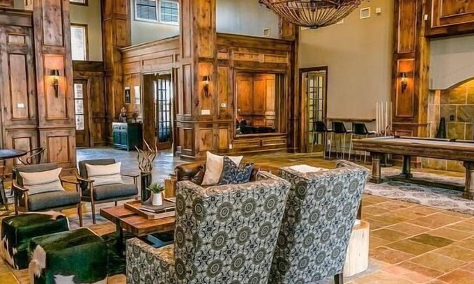 South Tulsa Apartment | Cozy Escape at Vantage on Yale - Pet Friendly 1 Bedroom