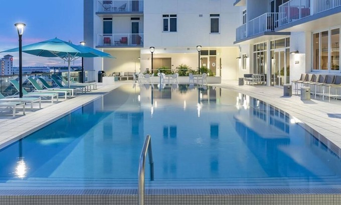 St. Petersburg - Clearwater Apartment | Explore Waterview Echelon City Center: Family-Friendly Retreat