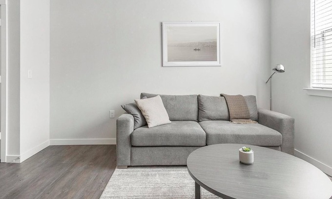 Spring Branch East Apartment | Landing | Beautiful 1BD, Gym, Pool