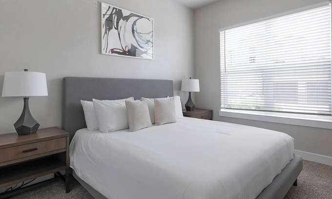 Round Rock Apartment | Discover Bellrock La Frontera - Downtown Round Rock Retreat