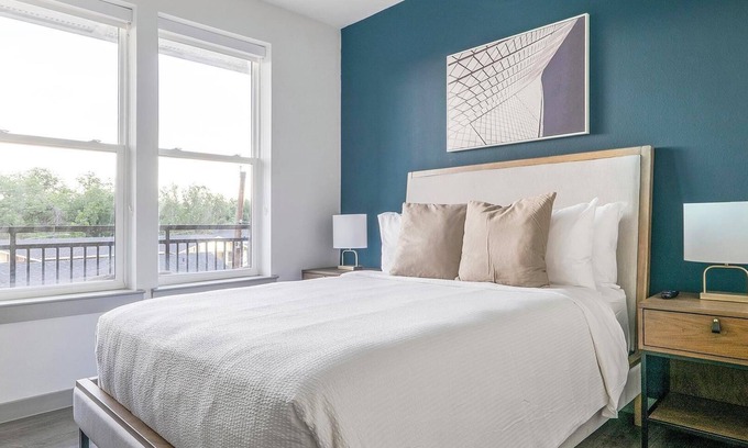 MLK Apartment | Landing | Beautiful 1BD, Yoga Studio