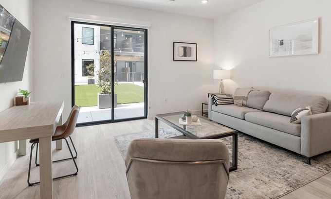 Richmond Apartment | Landing | Chic 1BD, Rooftop Lounge, Courtyard