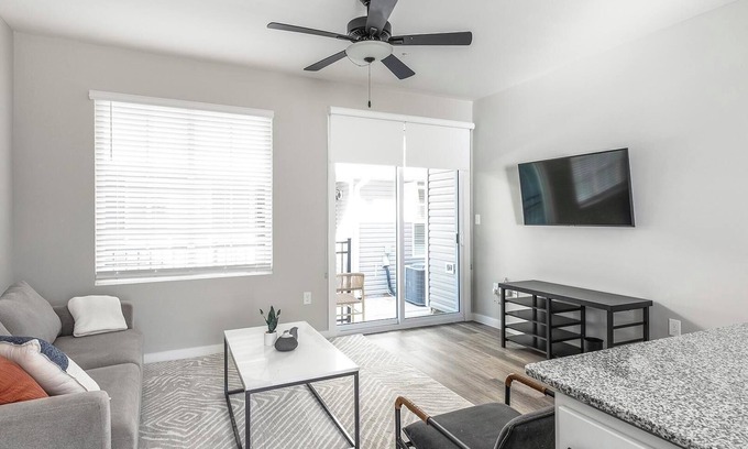Madison Apartment | Landing | Chic 2BD, Pool, Gym