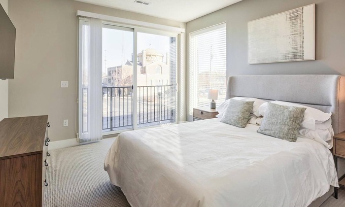 Eureka Apartment | Landing | Incredible 2BD, Gym, Pool