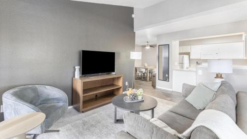 Sunrise Manor Apartment | Modern Apartment with Pet-Friendly Amenities Awaits You