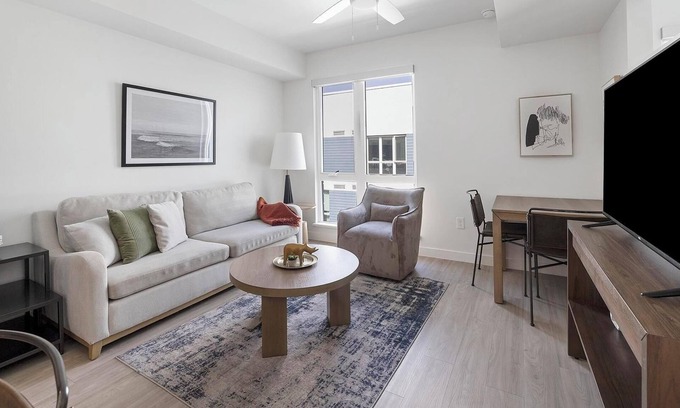 Tempe Apartment | Landing | Modern Studio, Pool, Gym