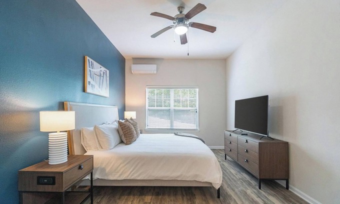 Charlotte Apartment | Landing | Spectacular 1BD, Clubhouse, Gym