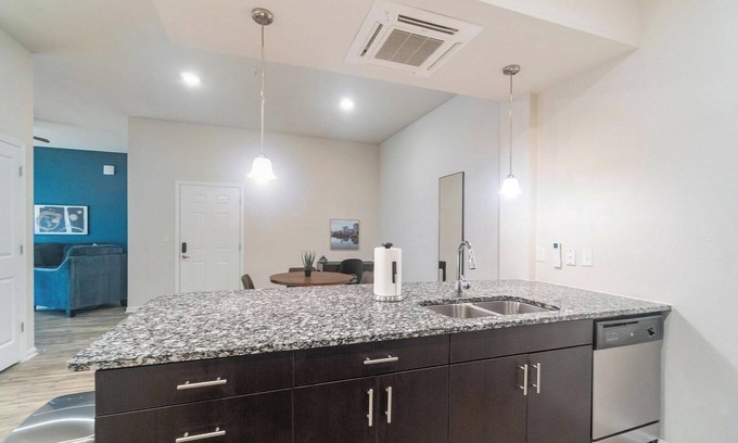 Charlotte Apartment | Landing | Spectacular 2BD, Gym, Clubhouse