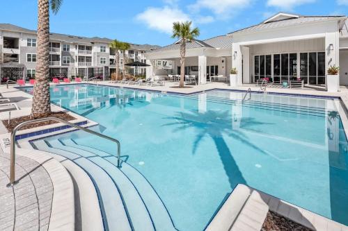 St. Johns Apartment | Landing Spectacular 2BD Gym