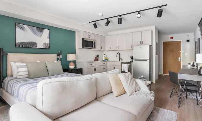 Northeast Raleigh Apartment | Landing | Spectacular Studio, Gym, Pool
