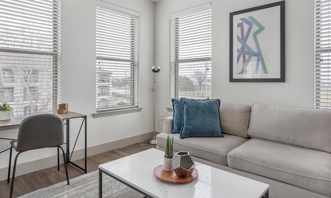 Haltom City Apartment | Discover Bellrock Upper North: 1 Bedroom in Haltom City