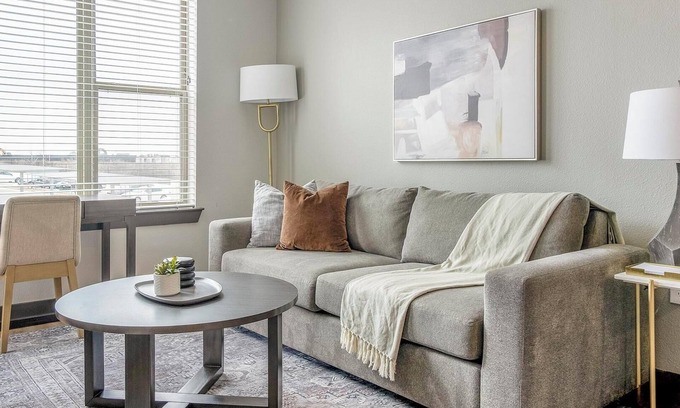 Buda Apartment | Landing | Stunning 1BD in Kyle