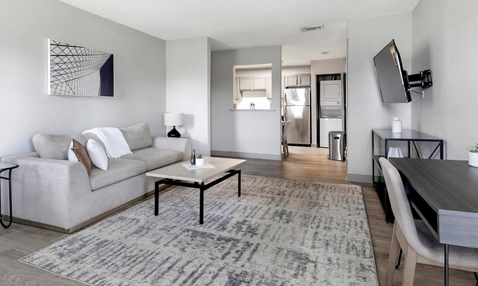 Huntsville Apartment | Landing | Stunning 1BD, Pool, Gym