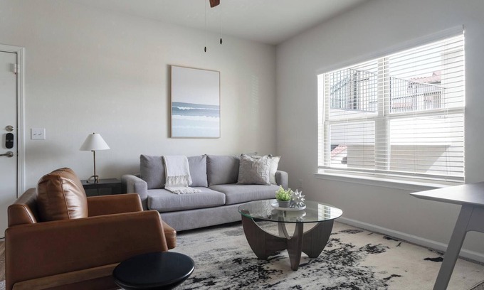 Pflugerville Apartment | Landing | Stylish 1BD, Clubhouse, Gym