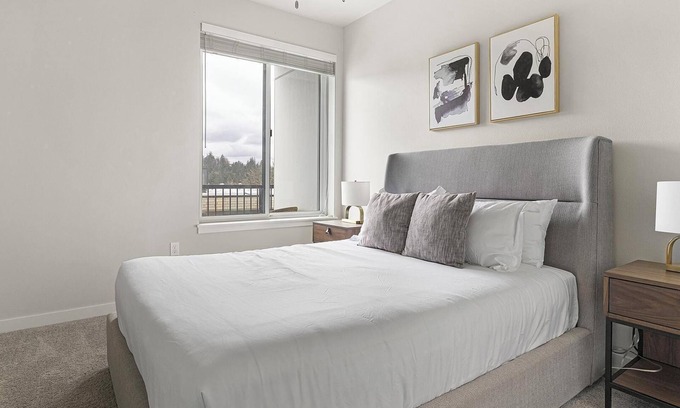 Portland Heights Apartment | Landing | Stylish 1BD, Gym