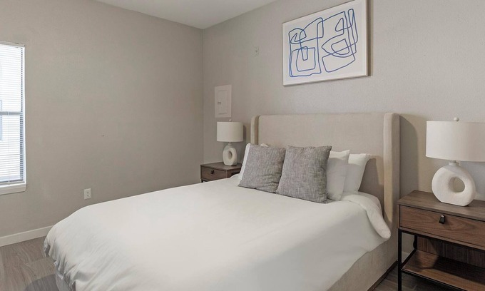 Fort Worth Apartment | Inviting Axis Waterfront: 1 Bedroom Retreat in Downtown Benbrook