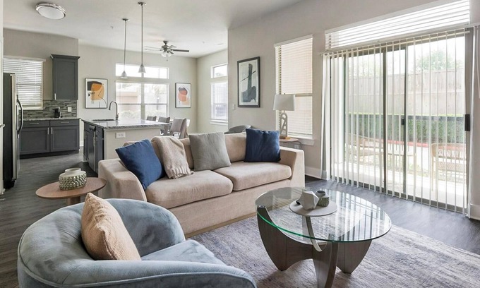 Nassau Bay Apartment | Explore Voyager at Space Center: 2 Bedrooms, Pet Friendly