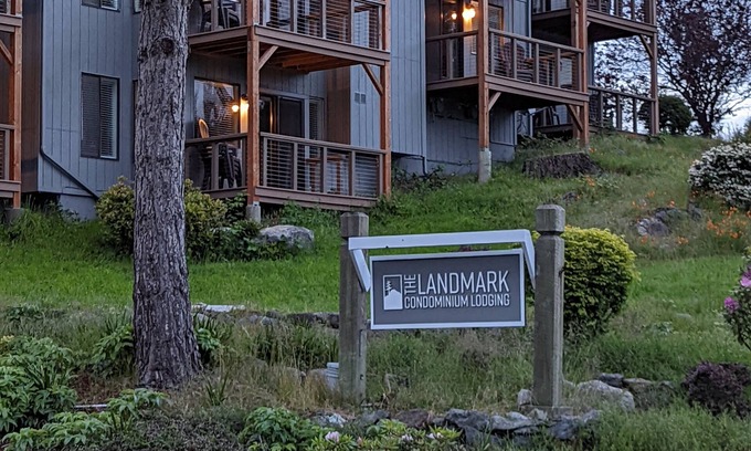 Eastsound Hotel | Discover Landmark Inn on Orcas Island - Family-Friendly Stay