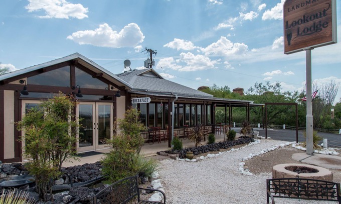 Tombstone Cabin | Inviting Landmark Lookout Lodge with Pool & Spa Amenities
