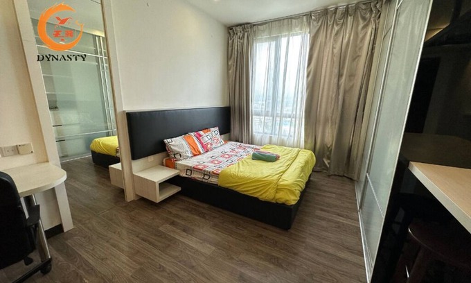 Kampung Bukit Dukong Apartment | Cozy Studio at Landmark Residence with Pool & Netflix