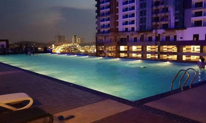Kampung Bukit Dukong Apartment | Pet-Friendly Landmark Residence Studio with Pool & High Ratings