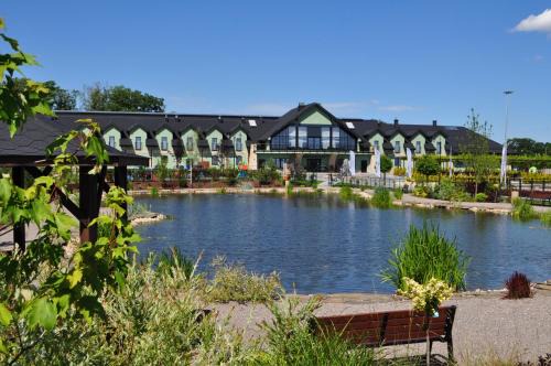 gmina Zbrosawice Bed & Breakfast | Discover Lando: Pet-Friendly Stay with Hot Tub & Fireplace
