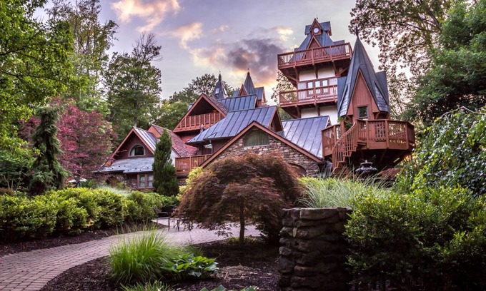 Loudonville Hotel | Enchanting Landoll's Mohican Castle: Pool, Spa & Family Fun