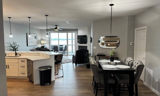 Osage Beach Condo | Lands End Luxury on the Water-Main Channel View-Free Boat Slip-No Stairs to Unit