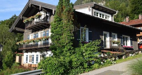 Marktschellenberg Apartment | Pet-Friendly Retreat at Landurlaub Hinterbrandner, 4-Star Stay