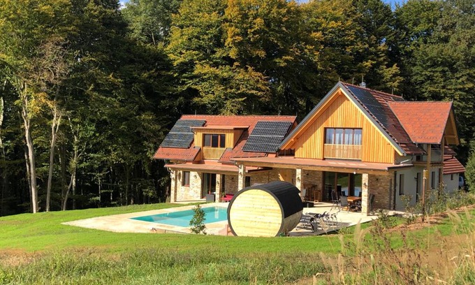 Bierbaum am Auersbach Villa | Elegant Landvilla Sinelia: Exceptional Oceanfront Experience