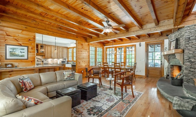 Lookout Mountain House | Peaceful Lane's End Lodge: A 10/10 Retreat on 7 Acres