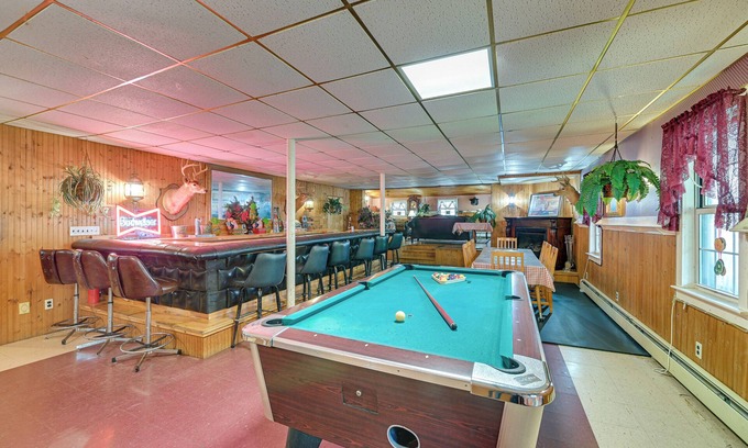 Lanesville House | Experience Lanesville Home: Pool Table, Bar & Ocean View!