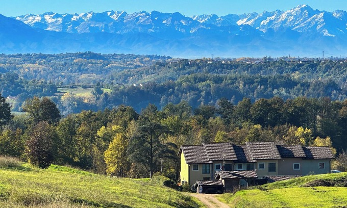 Novello House | Discover Langhe Wine & Relax: Pet-Friendly with Ocean Views