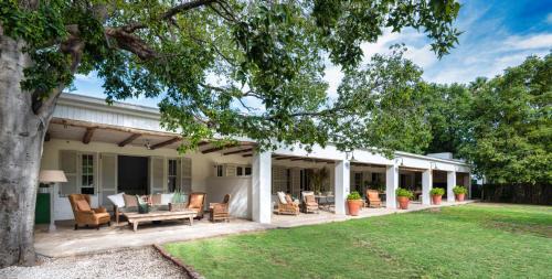 Graaff-Reinet Villa | Relax at Langhuis Guesthouse: Oceanfront with Pool Access