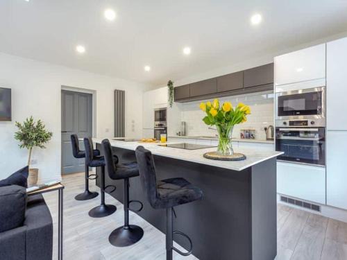 Wick House | Inviting Langley Lodge: Family and Pet-Friendly Escape