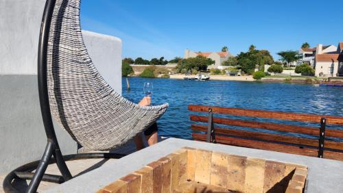 Port Owen Villa | Tranquil Langpouse Riverside Retreat with Child-Friendly Amenities
