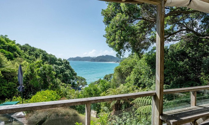 Waipu Cottage | Enchanting Langs Hideaway with Oceanfront Views