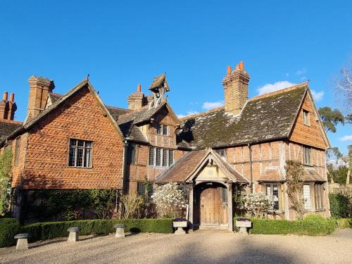 Horley Hotel | Langshott Manor: Pet-Friendly 4-Star Hotel near Gatwick