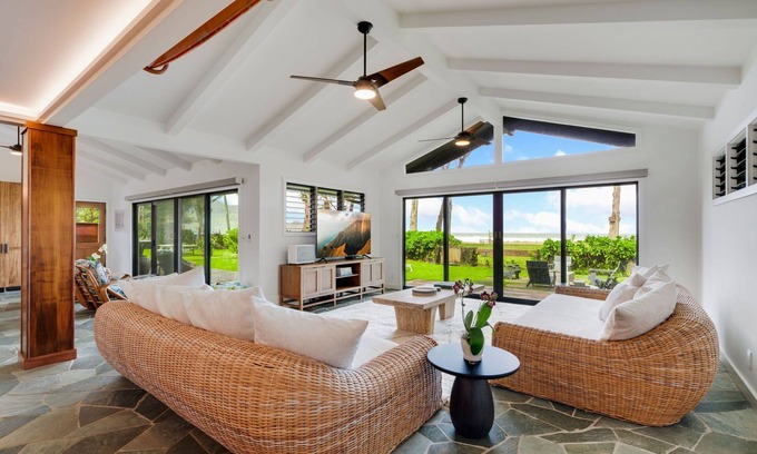 Hanalei House | Beachfront Haven at Lani Kai - Rated 9.6/10 with Ocean Views